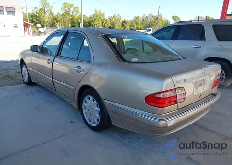 2002 Mercedes-Benz E 320 Special Edition z USA, uszkodzony, nr VIN WDBJF65J52B500040